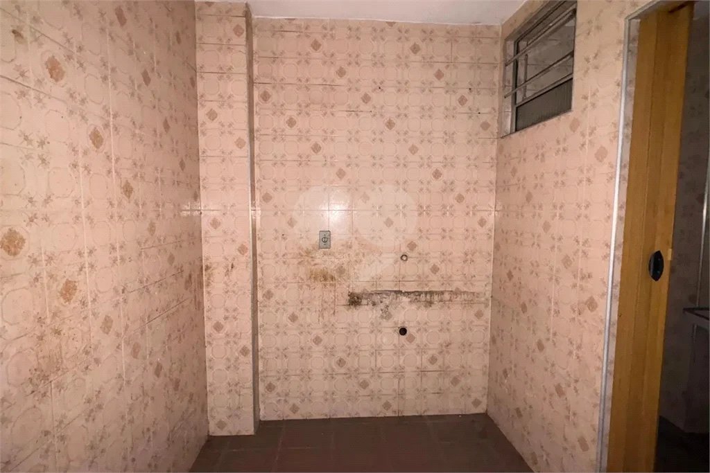 Kitnet Compacta na Liberdade – 33m² | Portaria 24h | Aceita Pets