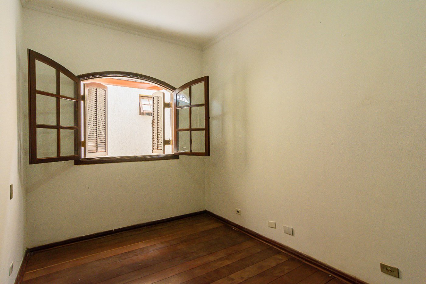 Sobrado à venda 187m² com 5 quartos, sendo 2 suítes, em Conjunto Residencial Butantã próximo à USP