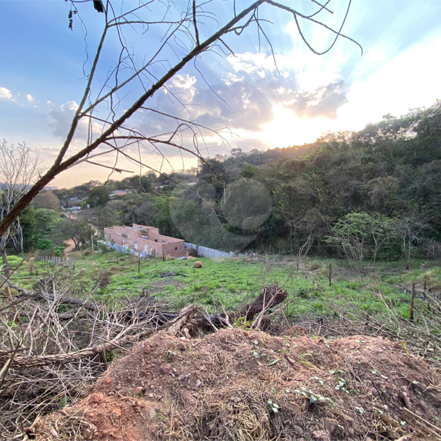 Terreno em Atibaia com 415 metros e pronto para construir no bairro Jardim Paulista, aceita financiamento