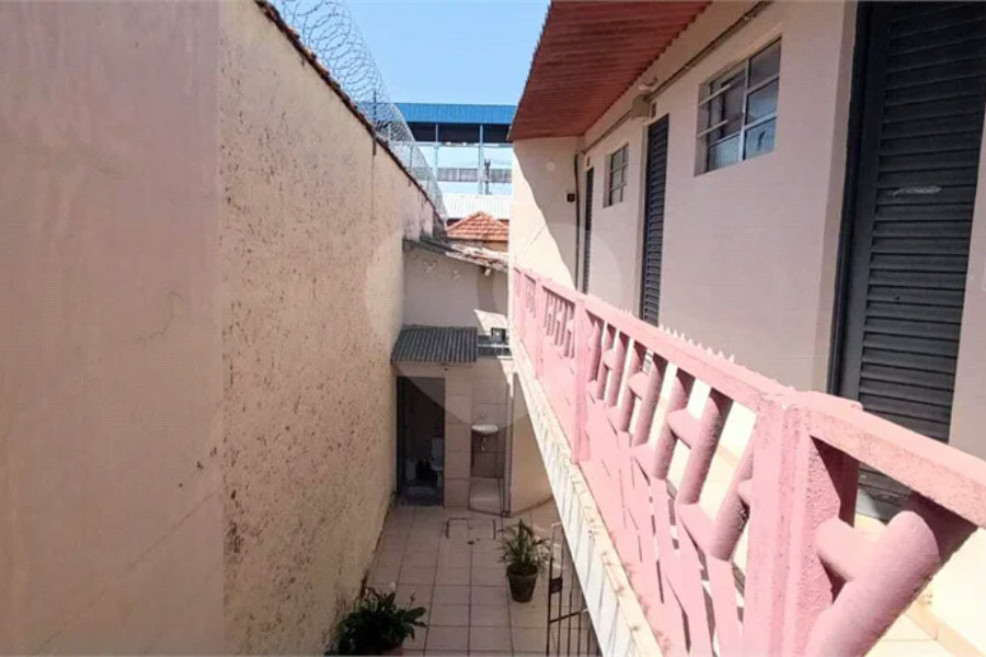 Oportunidade imperdível. Excelente opção de Investimento em Sobrado Comercial a Venda na Lapa. Único na Região.