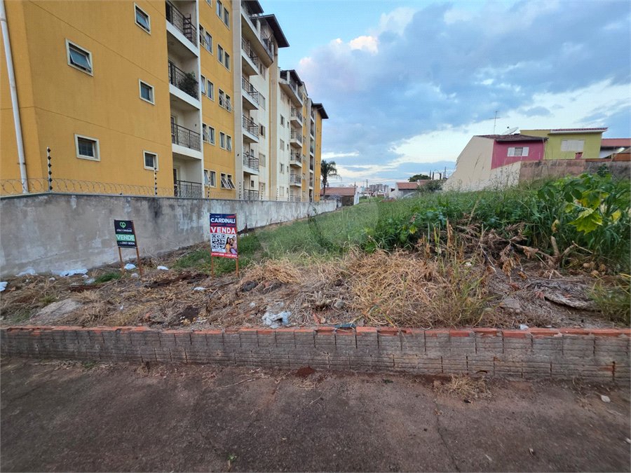 Terreno no Jd. Gibertoni, próximo ao SESC e ao Shopping