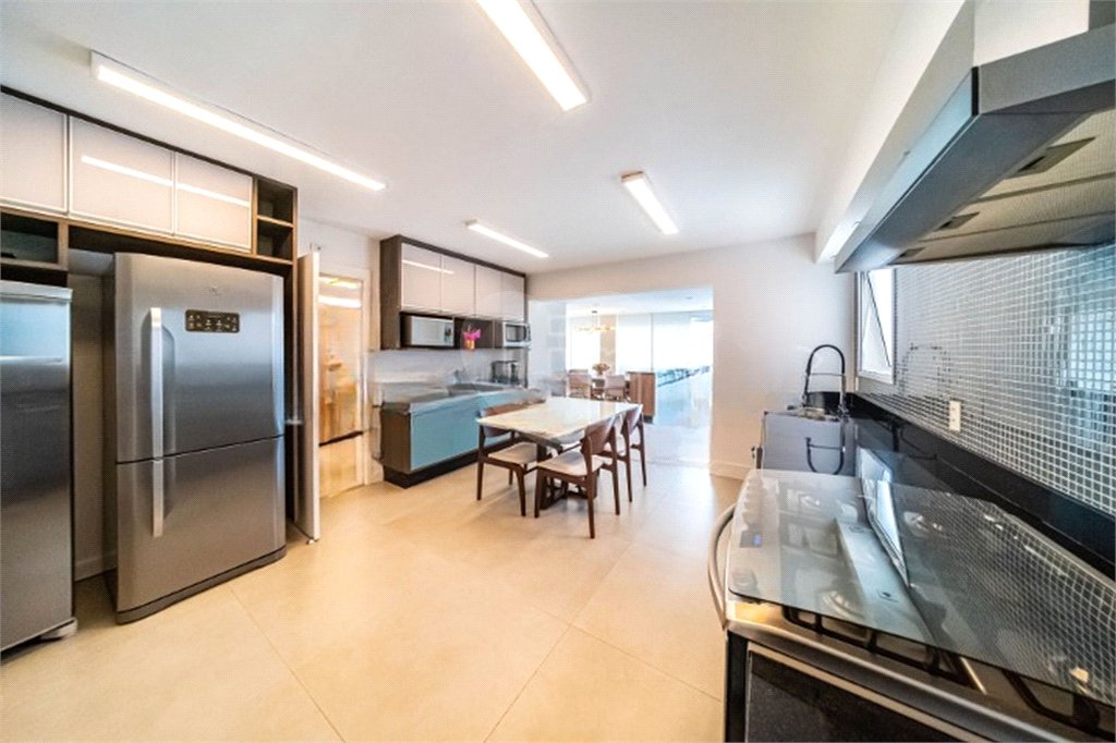 Apartamento na Mooca com 204m² com sacada gourmet com 4 suítes e 4 vagas condominio clube Aceita Permuta