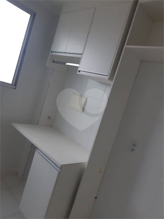 Apartamento no Condomínio Mont Royal .