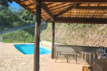 CASA EM CONDOMÍNIO FECHADO COM 220M² Área Construída e 1500m² de Area Total com 4 Suítes. Cond Village de Atibaia - Atibaia -Sp