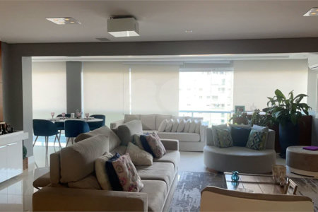 Apartamento na Mooca com 204 m² com vista maravilhosa, sendo 3 suítes e 4vagas.