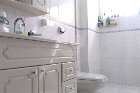 Apartamento com três dormitórios no Bom Retiro.