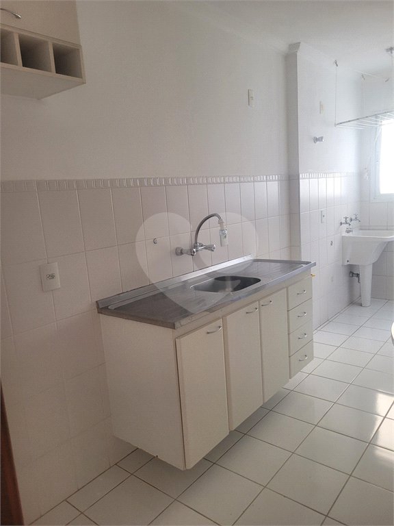 Indaiatuba - Venda - Apartamento no Condomínio Portal das Flores com 64 m², 3 dorms, sendo 2 com armários planejados, , WC social, cozinha planejada e totalmente integrada com a lavanderia, varanda, , 02 vagas de garagem. Excelente localização, a poucos metros do Shopping Polo, mercados, padaria,