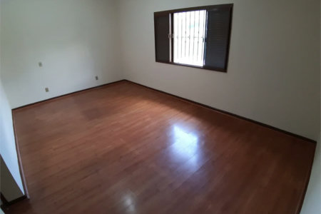 Sobrado à venda com 4 quartos, sendo 1 suíte, em Vila Gomes, São Paulo, SP