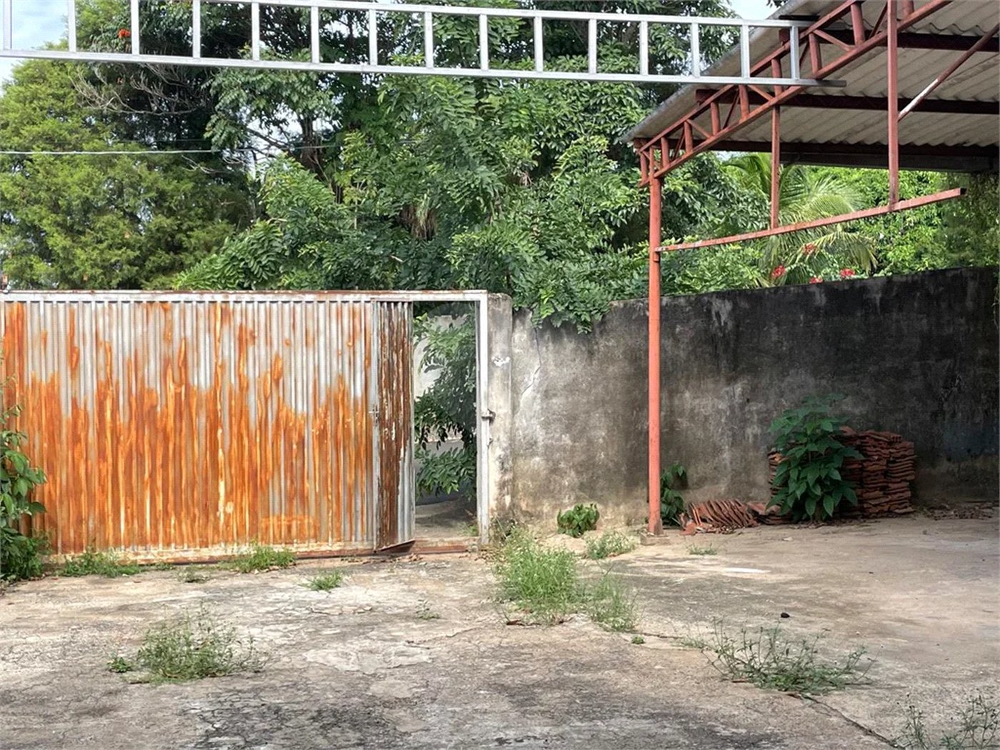Terreno Comercial para Venda e Locação no Bairro Estância Lago Azul em Piracicaba/SP.