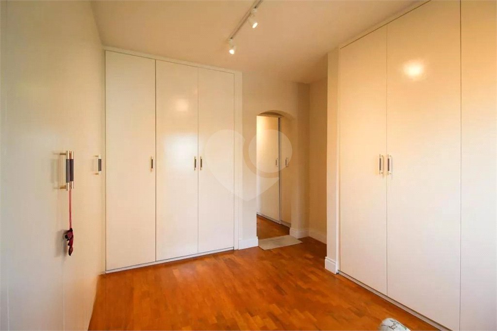 Apartamento para venda em Moema com 185m², 3 dormitórios sendo 1 suíte e 1 vaga