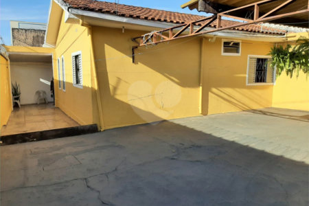 Casa com Salão Comercial no Aracy