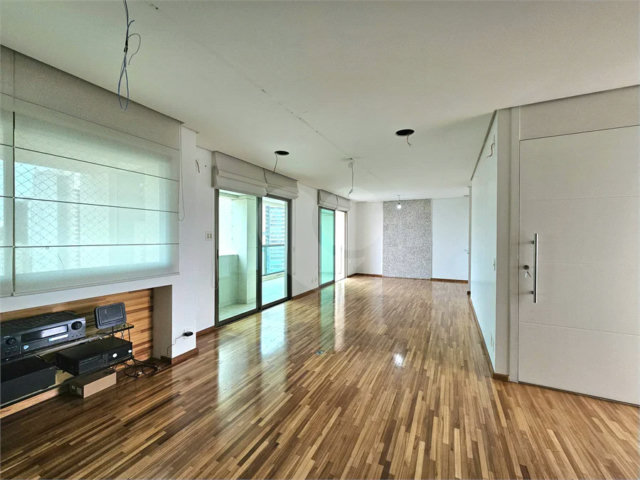 Apartamento à venda com 3 suítes em Brooklin, São Paulo, SP