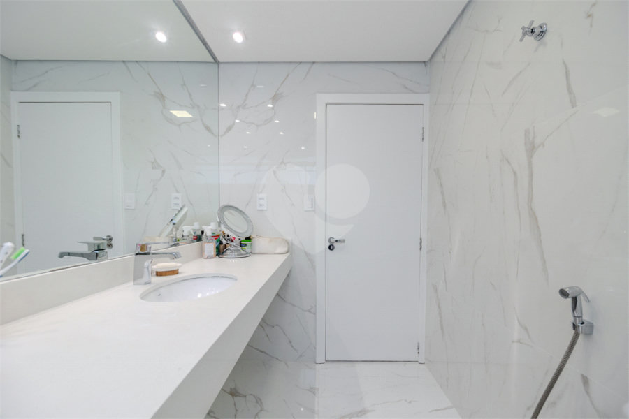 Apartamento à venda com 2 quartos e 3o reversível, no Baixo Jardins