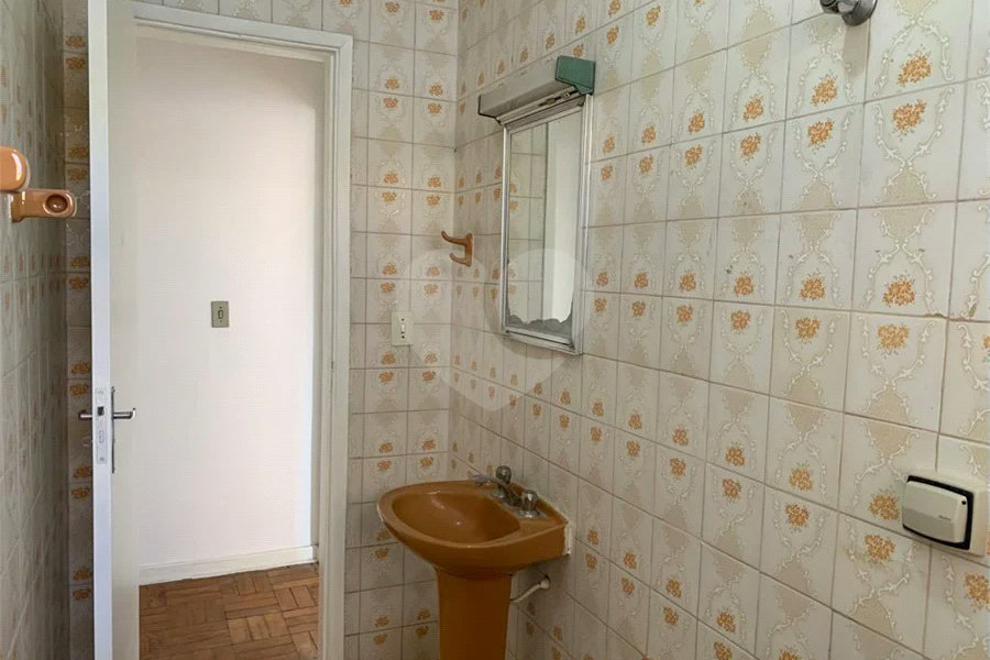 Casa espaçosa com 3 quartos, suíte, quintal e 2 vagas na Vila Santa Catarina