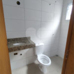 Casa térrea em Atibaia com 3 suítes, sala 2 ambientes, 2 vagas garagem, excelente localização, pronta para morar