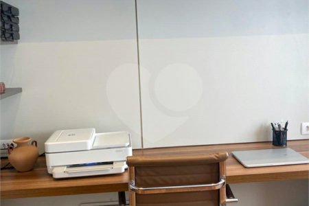 Apartamento de 224m² com 4 dormitórios, 3 suítes, 4 vagas de garagem e deposito