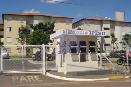 Apartamento para venda no Edifício Residencial dos Ipês II em Araraquara/SP.
