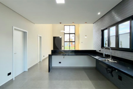 Casa térrea 3 dormitórios (3 suítes), espaço gourmet, piscina, 2 vagas garagem, condomínio fechado com ampla área lazer