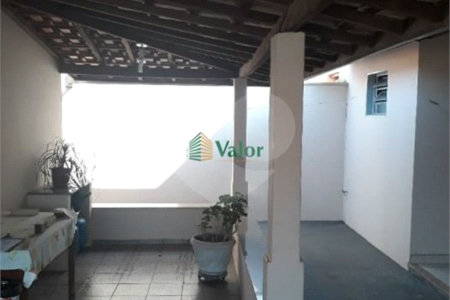 Ampla casa no condomÍnio Parque Fehr, contendo: