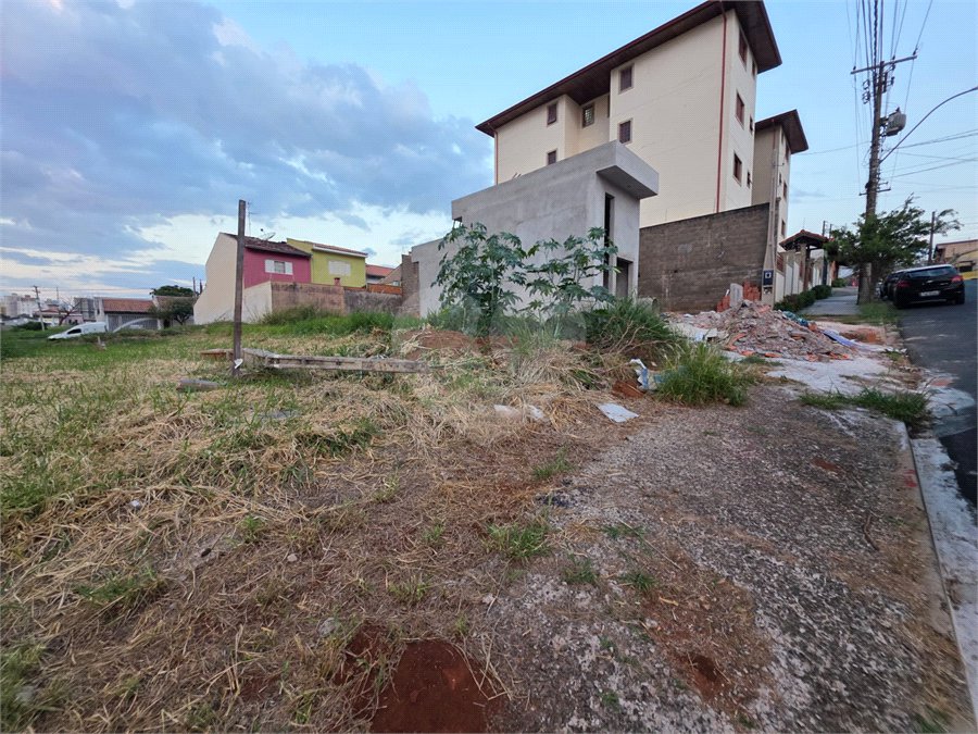 Terreno no Jd. Gibertoni, próximo ao SESC e ao Shopping