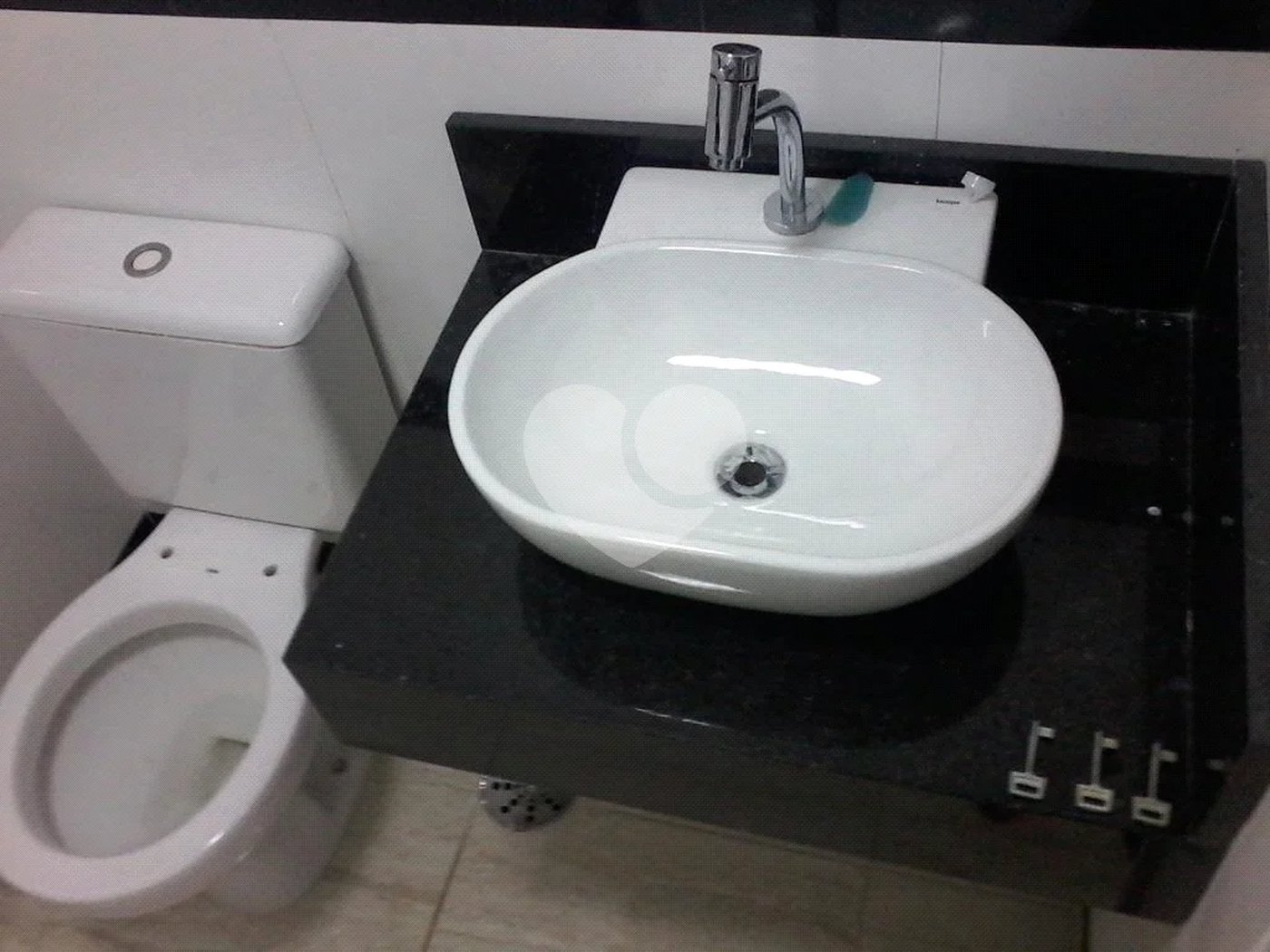 Sala comercial para locação e venda. 204m² AU