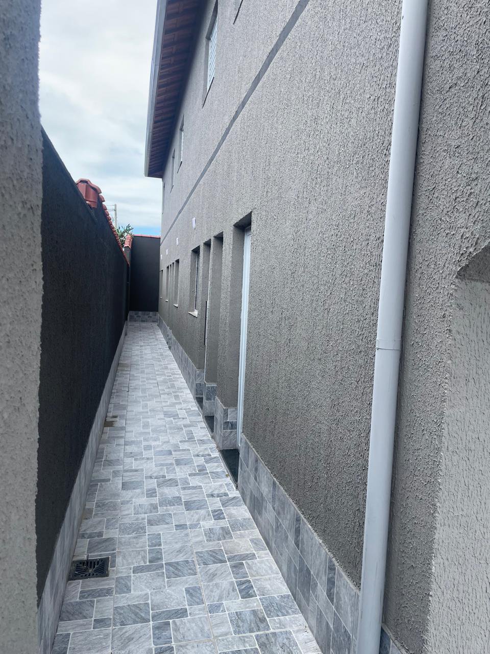 Sobrado à venda com 2 quartos, sendo 1 suíte, em Jardim Princesa, Praia Grande - SP