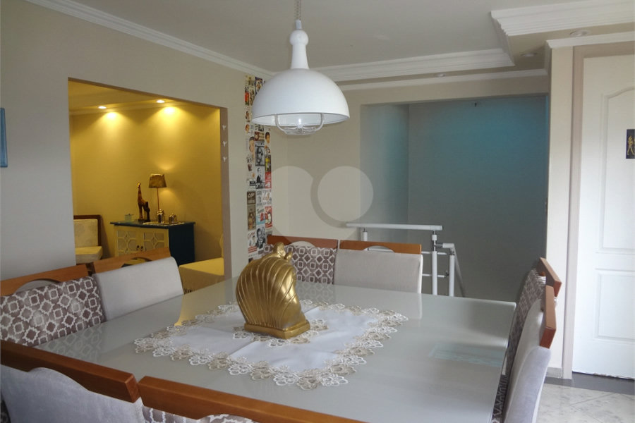 COBERTURA COM PISCINA E CHURRASQUEIRA NA CASA VERDE.