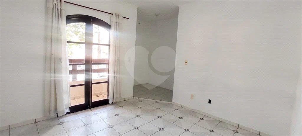 Casa com 180m², 3 dormitórios, 1 vaga, à venda na Vila Scarpelli em Santo André.