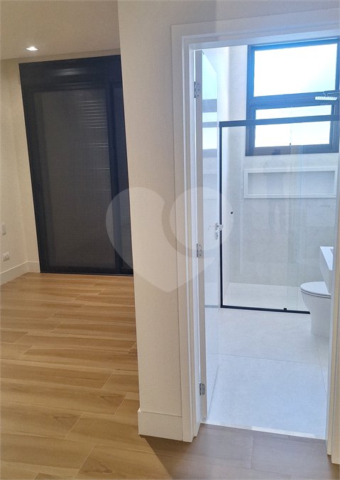 Casa a venda com 04 suítes área gourmet e 6 vagas para autos em condominio fechado Atibaia