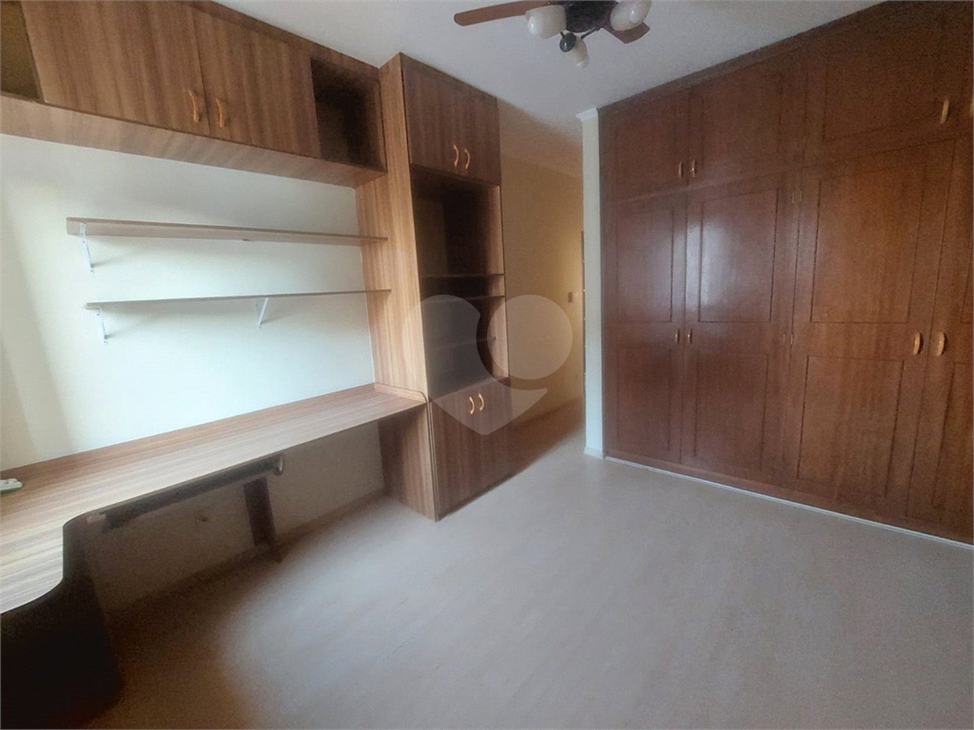 Apartamento Edifício Roberto Martinez .