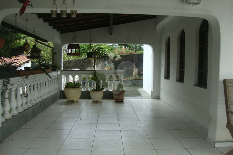 Chácara à venda com 5 quartos, sendo 2 suítes, em Jardim Arujá, Arujá, SP