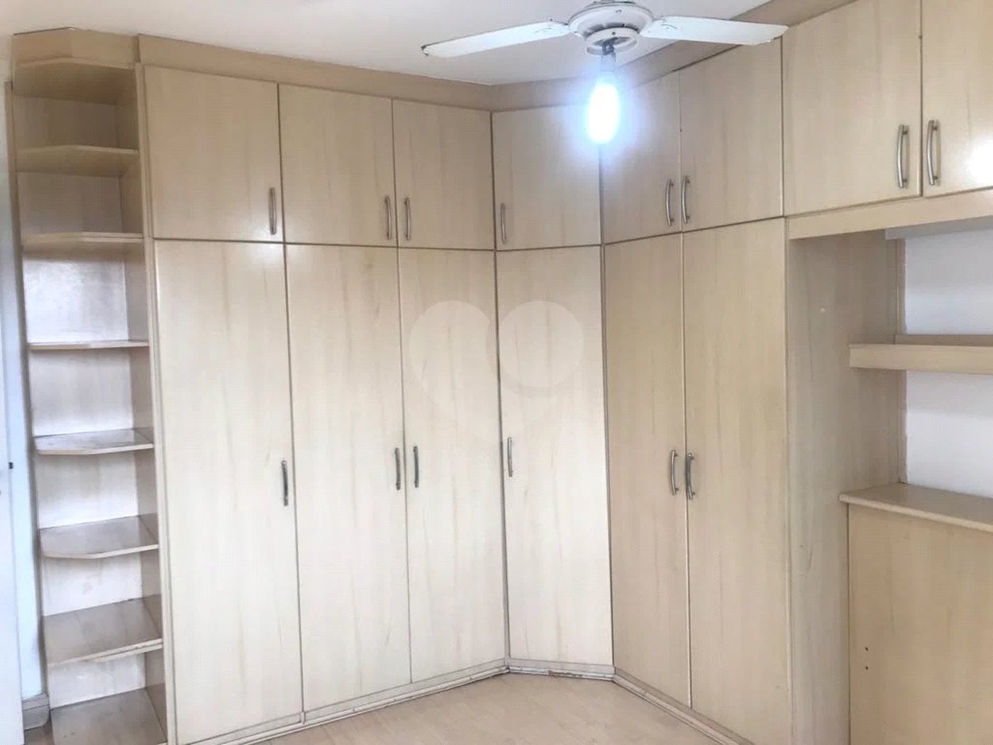 Espaço e Segurança no Bom Retiro: Apartamento de 100 m² com Infraestrutura Completa