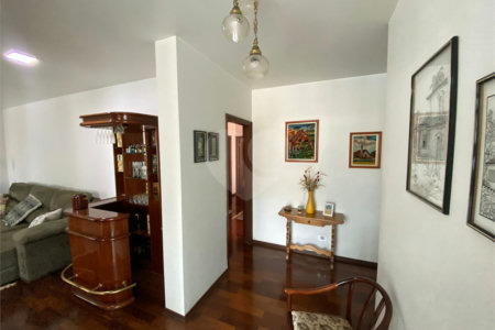 Casa Térrea com 3 suítes, sendo 1 suíte master.