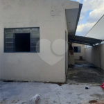 Casa térrea com 2 dormitórios.