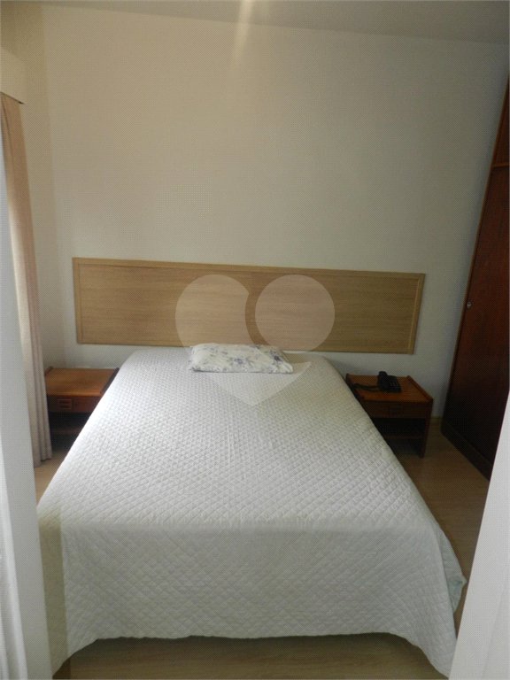 Apartamento mobiliado na Bela Vista de 36m² com 1 vaga de garagem.