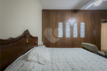 Casa com 3 Dormitórios e 2 suítes à Venda no Bairro da Saúde
