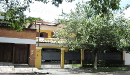 Casa à venda com 4 quartos, sendo 2 suítes,  em Jardim Leonor, São Paulo, SP