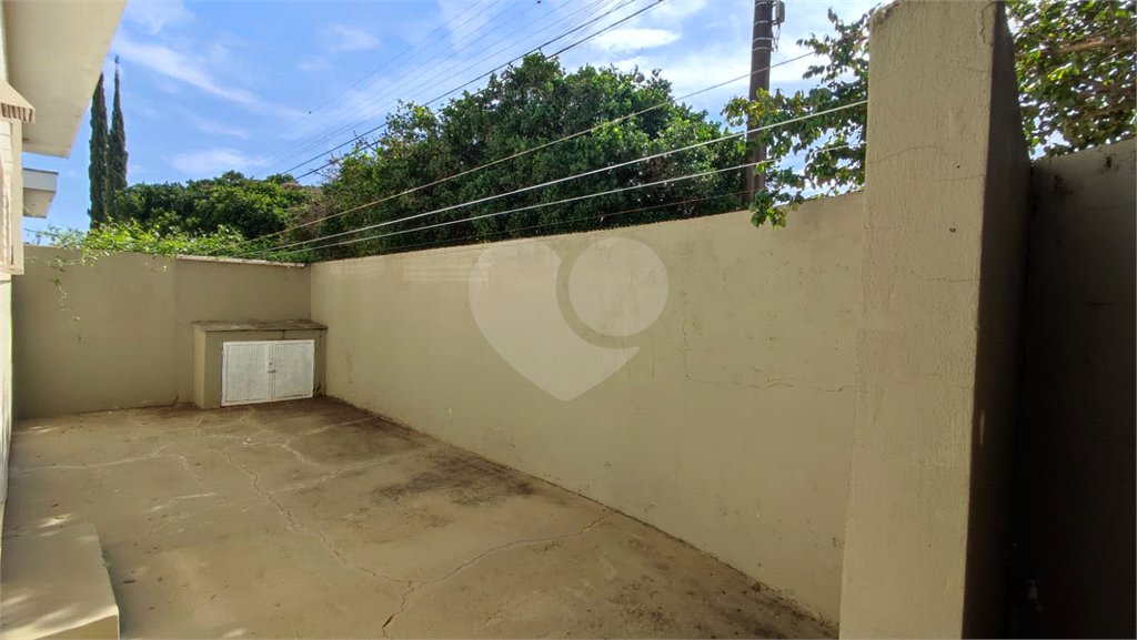 Casa à Venda de 3 dormitórios em São Carlos, no bairro Parque Santa Marta