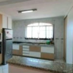 Casa com 205m² , 3 dormitórios , sendo todos suítes , 5 vagas , á venda no bairro Bangú em Santo André.