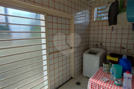 Casa à Venda de 3 dormitórios em São Carlos, no bairro Parque Santa Marta