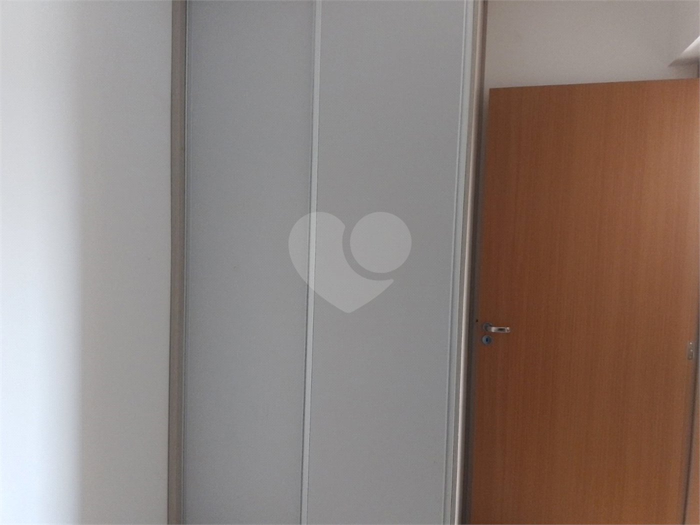 Apartamento a venda com 2 dormitorios sendo 1 suíte