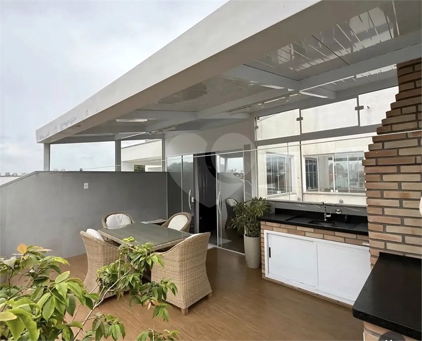 Apartamento de 100 m² à venda em Santo André, sem condomínio, com 2 quartos, 2 banheiros, móveis planejados, área gourmet e 1 vaga coberta e fixa. Excelente acabamento.