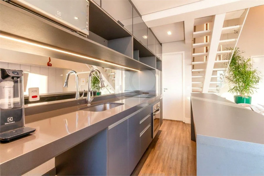 LOFT DUPLEX DE CINEMA. VENHA FAZER UMA VISITA.
