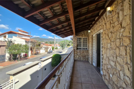 Casa sofisticada à venda em bairro nobre de Atibaia | 3 dormitórios | 408 m²