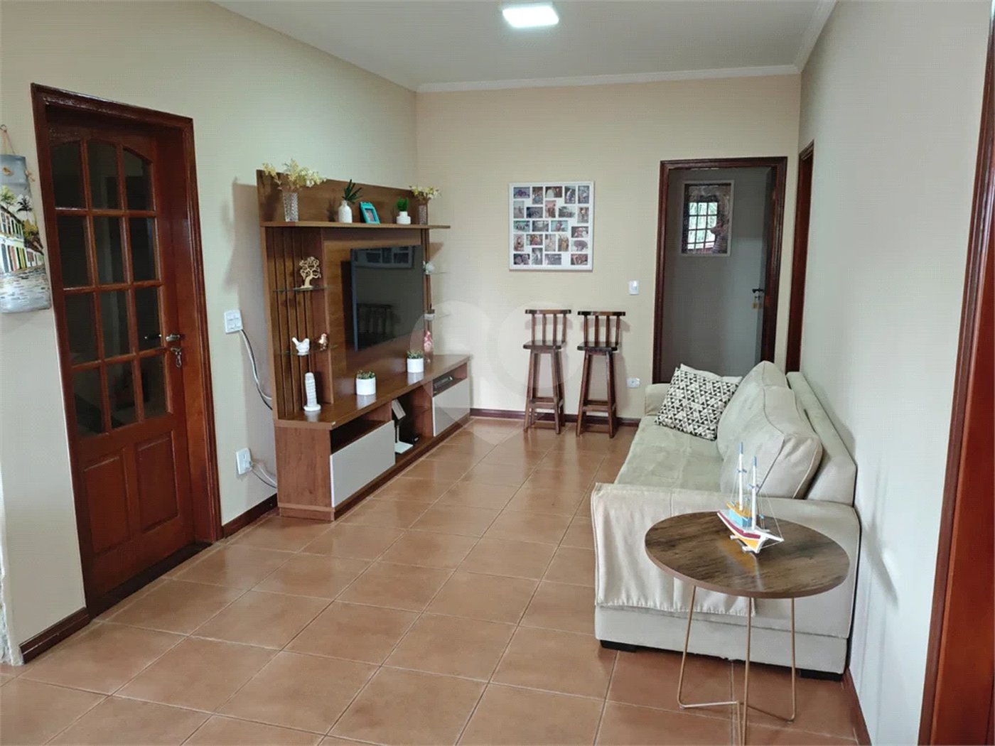 Casa à venda com 4 quartos, sendo 2 suítes,  em Country Residencial Felix, Bom Jesus dos Perdões, SP
