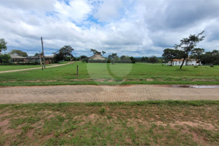 Loteamento no Condomínio Vila Pinhal do Broa