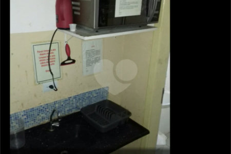 Casa comercial na Liberdade.