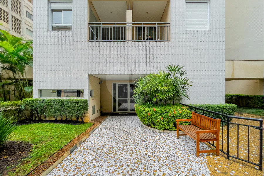 **Apartamento reformado em Higienópolis | 75 m² | 2 dormitórios | 2 banheiros | 1 vaga**