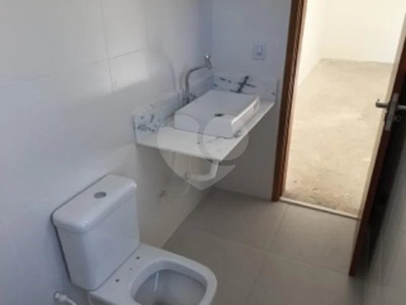 Sobrado novo nunca habitado.