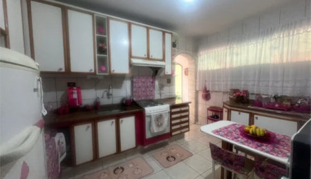 Casa à venda com 5 quartos, sendo 2 suítes,  em Parque São Luís, Taubaté, SP